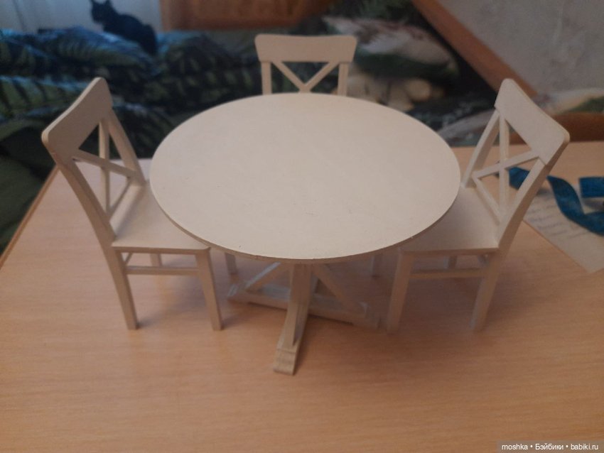 Стол и три стула — Кукольная мебель