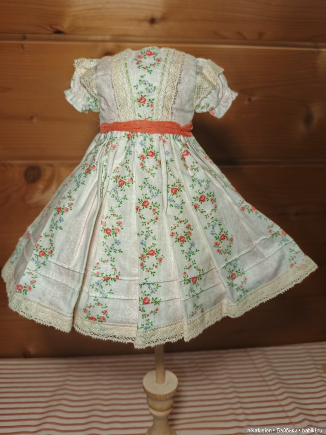 Платье на антикварную или винтажную куклу рост 26-28 см