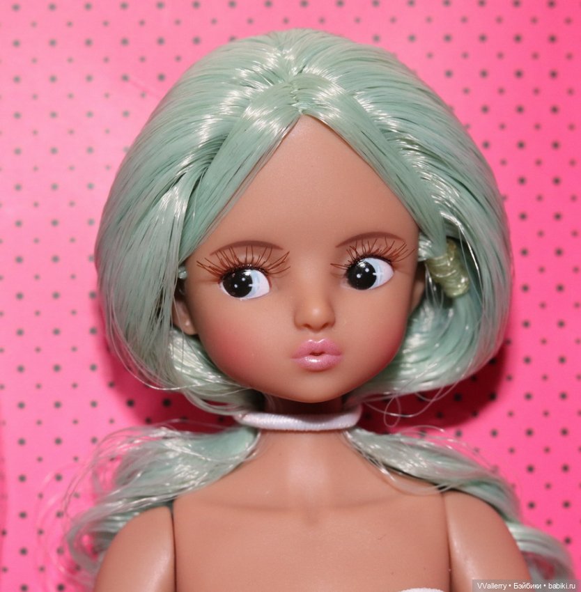 Super Mico Troublemaker tanned skin (green hair) (фото 3)