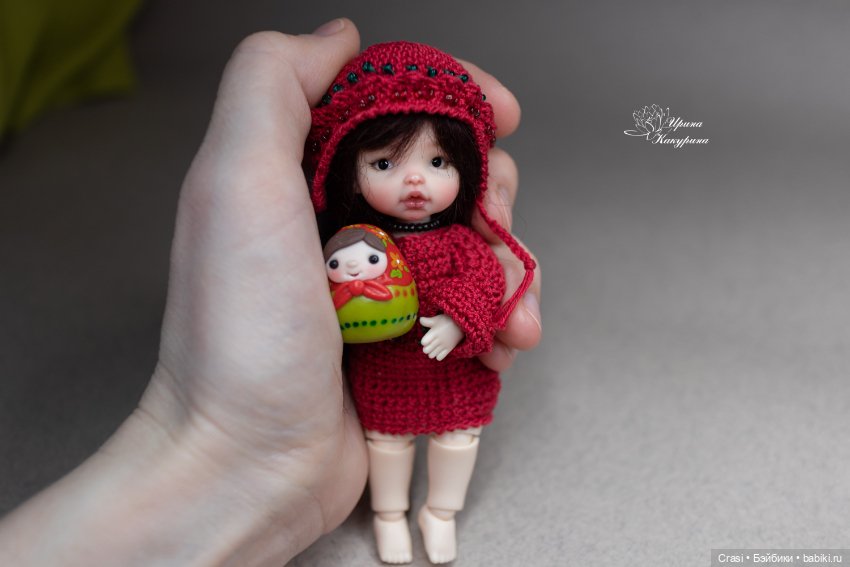 Малышка в красном костюмчике (фото 4)