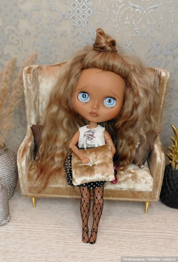 Мебель бархатный диван для кукол Паола, Рейна, Блайз, Барби 1:6 (фото 7)