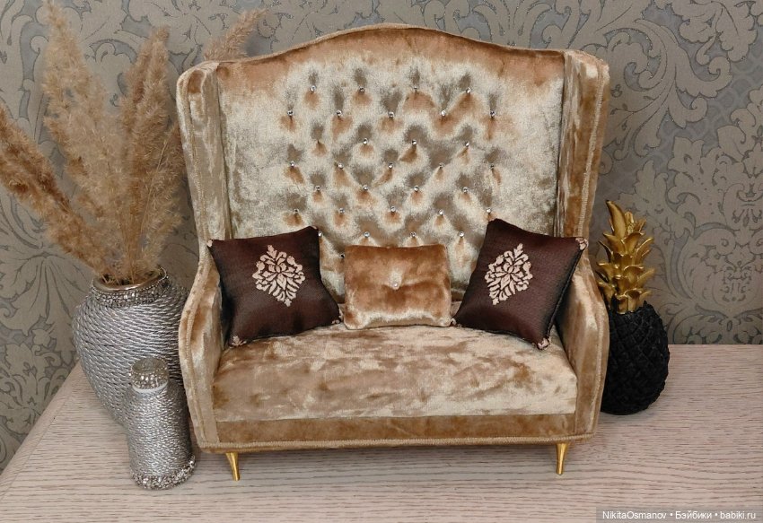 Мебель бархатный диван для кукол Паола, Рейна, Блайз, Барби 1:6