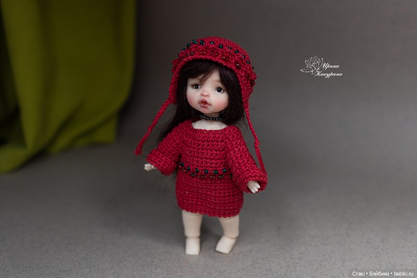 Малышка в красном костюмчике (фото 5)