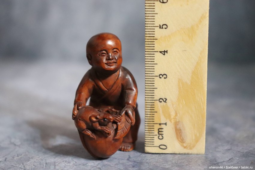 Нэцкэ "Мальчик Карако с персиком и мышкой" (фото 5)