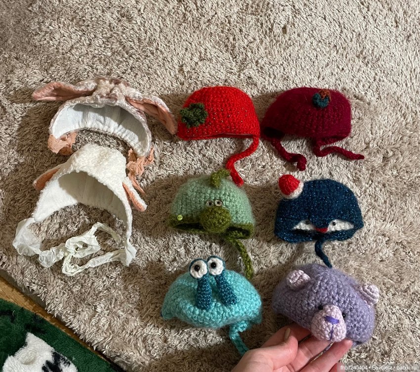 Лотом 8 шапочек для Паола Рейна