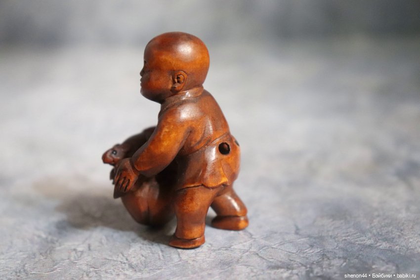 Нэцкэ "Мальчик Карако с персиком и мышкой" (фото 3)