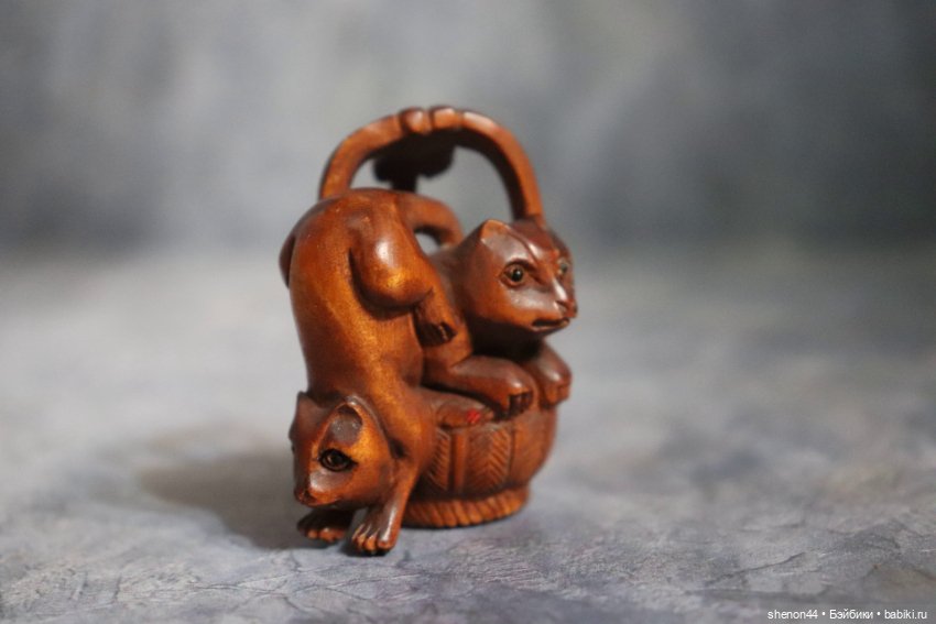 Нэцкэ "Котята в корзинке"