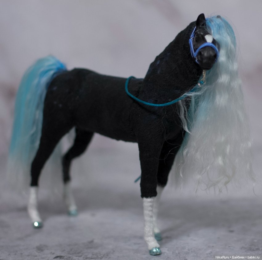 Лошадь, подвижная в смешанной технике (фото 8)