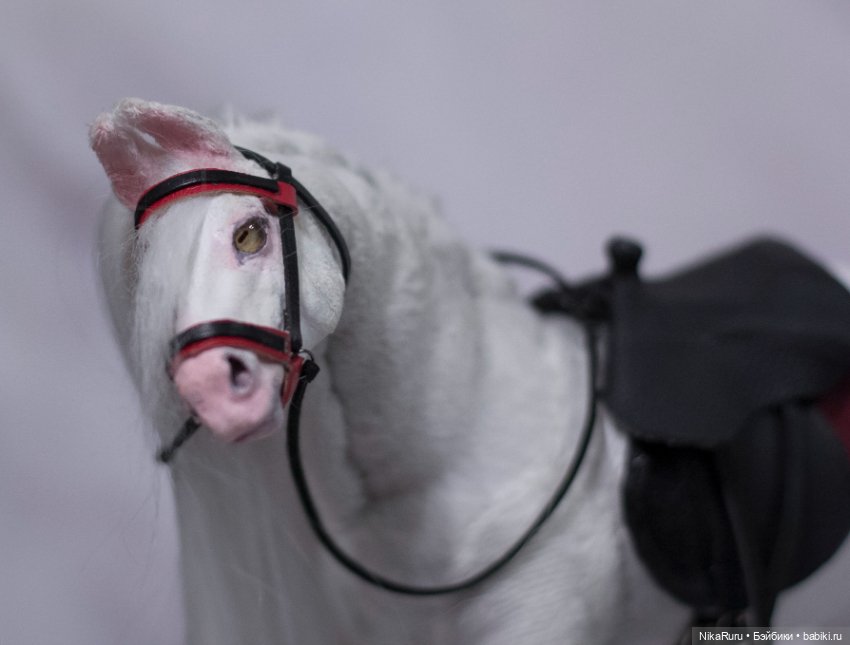 Лошадь для Барби, подвижная в смешанной технике, конь формат 1/6 (фото 3)