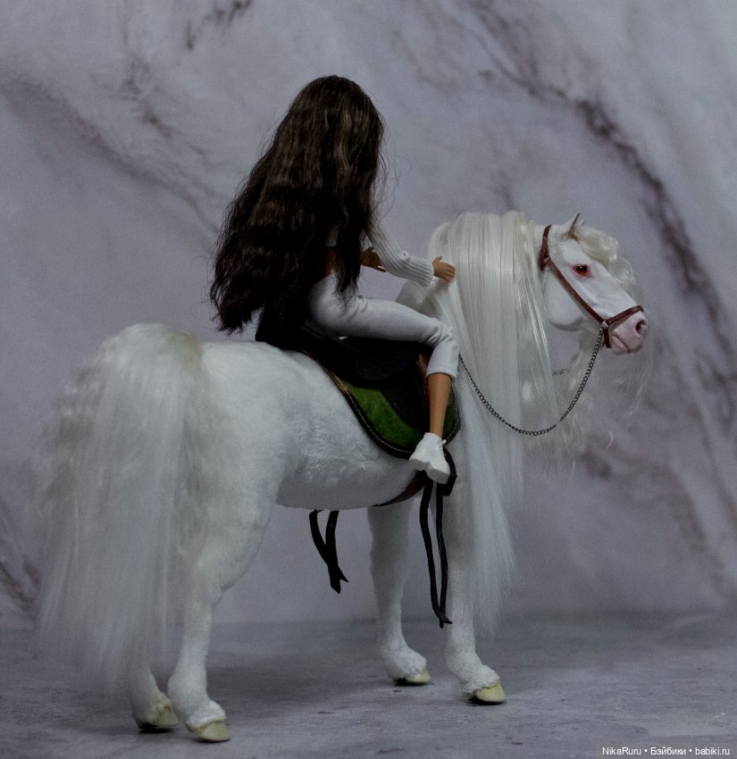 Лошадь для Барби, подвижная в смешанной технике, конь формат 1/6 (фото 3)