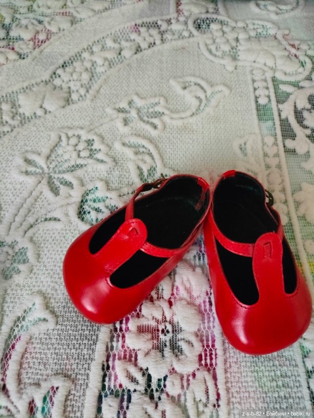 Роскошные красные черевички