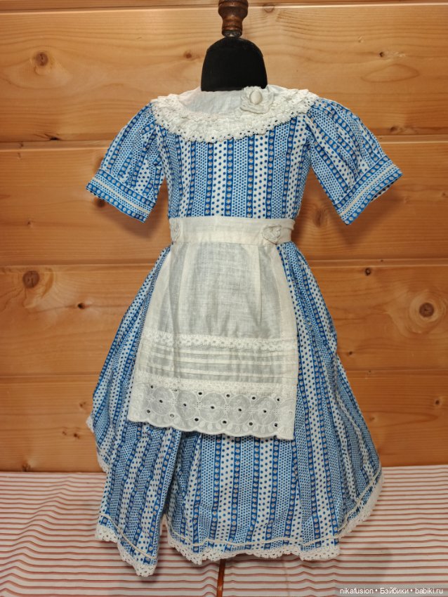 Платье и фартук на винтажную или антикварную куклу ростом 60-65 см