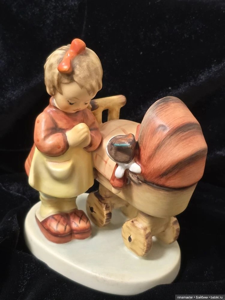 Goebel Hummel Девочка с коляской (фото 2)