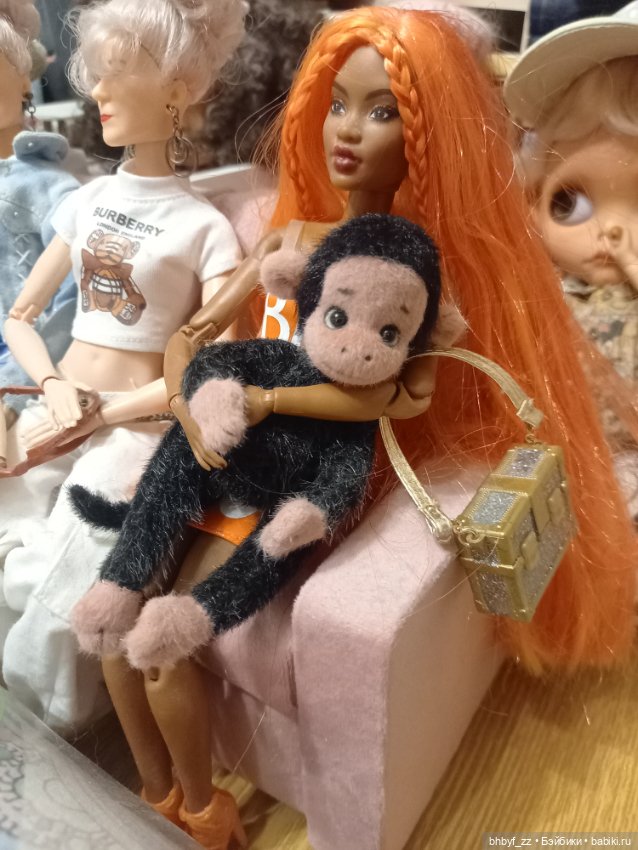 Маленькая ручная обезьянка (фото 8)