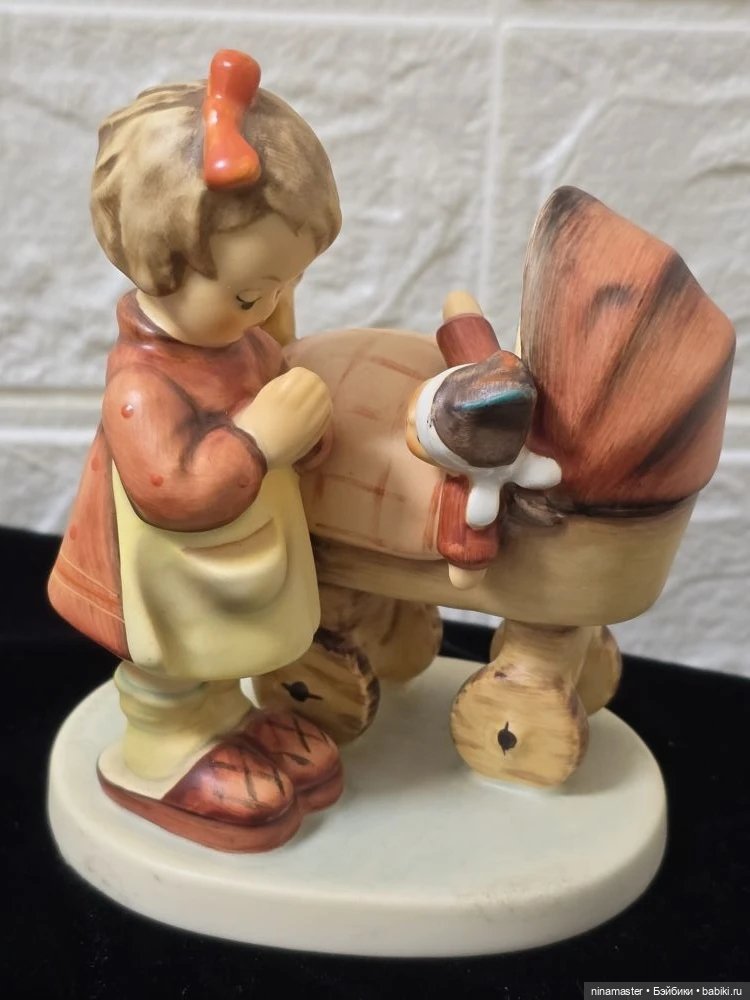 Goebel Hummel Девочка с коляской (фото 5)