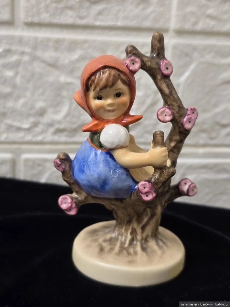 Goebel Hummel. Девочка на дереве.1994г