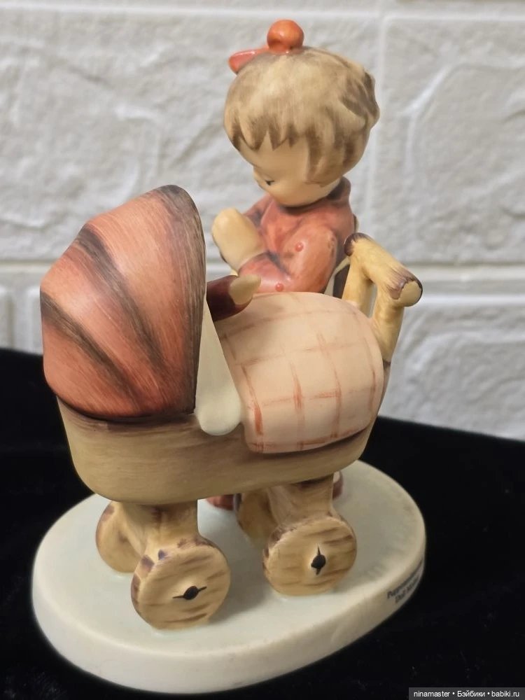 Goebel Hummel Девочка с коляской