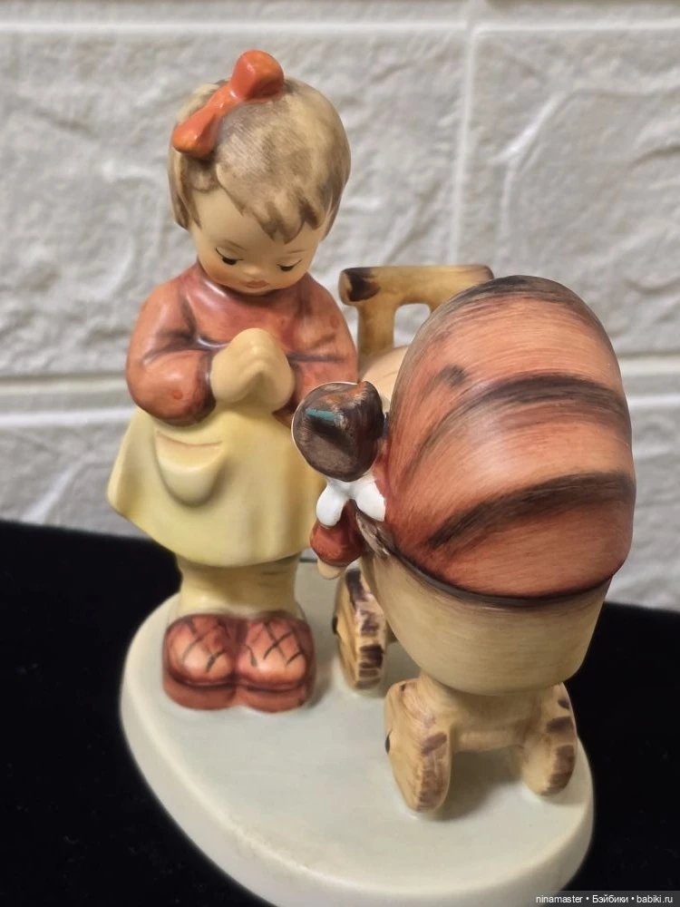 Goebel Hummel Девочка с коляской (фото 7)