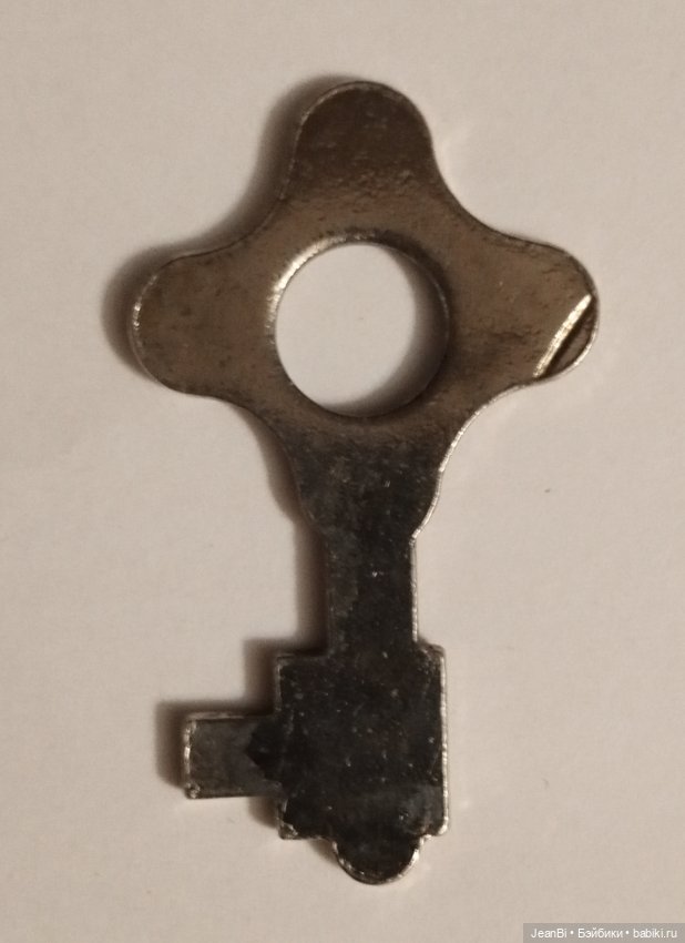 Ключи для заводных игрушек и два плоских ключика СССР (фото 7)