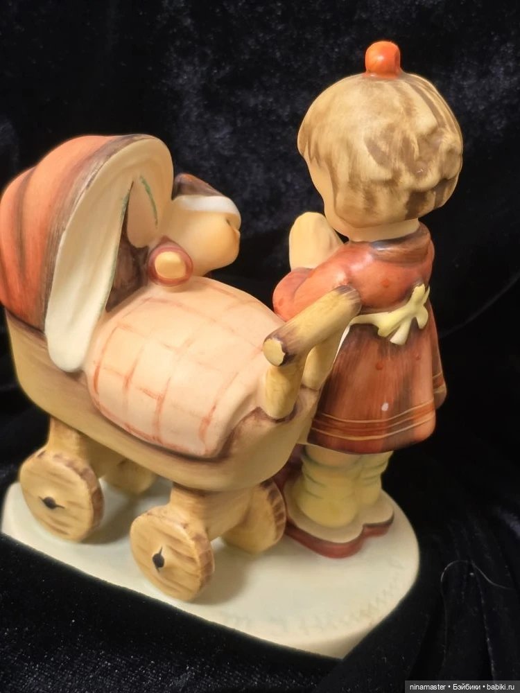 Goebel Hummel Девочка с коляской (фото 3)