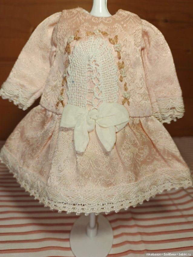 Платье на антикварную или винтажную куклу рост 23-24 см