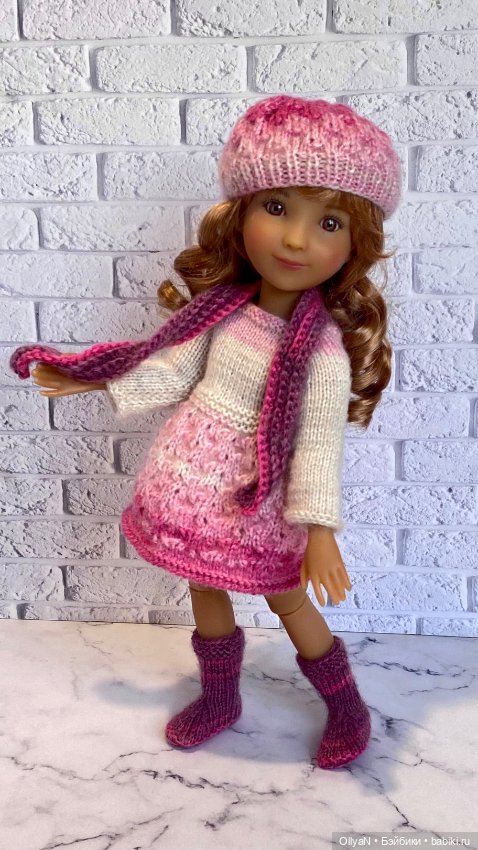 Вязаные наряды на разных кукол