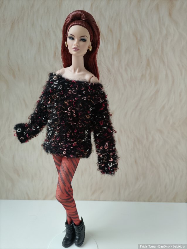 Одежда на Барби Поппи Интегрити черный оверсайз джемпер (фото 4)