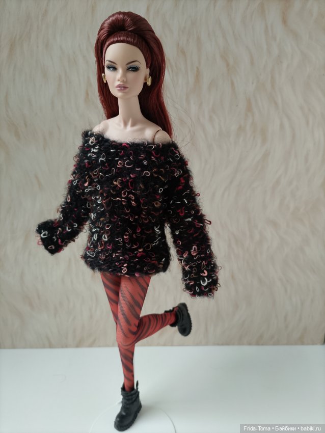 Одежда на Барби Поппи Интегрити черный оверсайз джемпер (фото 3)