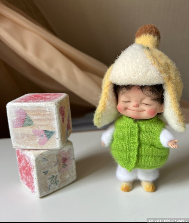 Шапка банан для кукол об11 или с размером головы 14-15 см (фото 2)