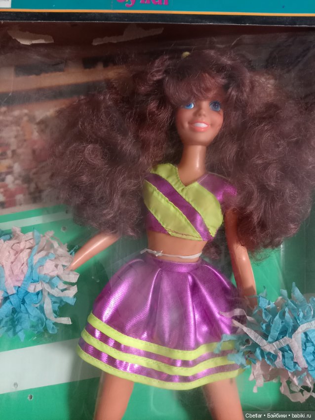 Большая барбиобразная кукла болельщица