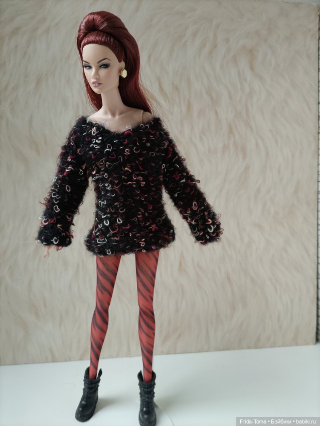 Одежда на Барби Поппи Интегрити черный оверсайз джемпер (фото 2)