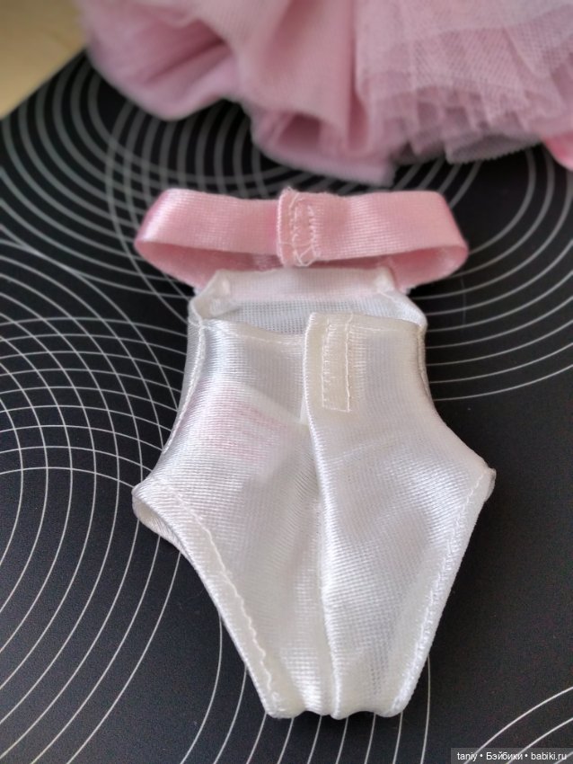 Фабричный аутфит Карлы Балерины Паола Рейна 2011 года (фото 3)