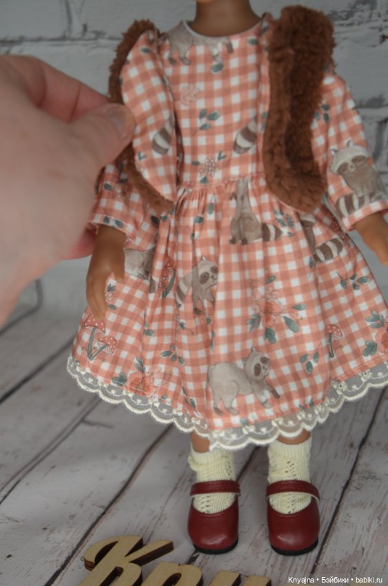 Фирменный аутфит Эммы северянки, Паола Рейна (фото 7)