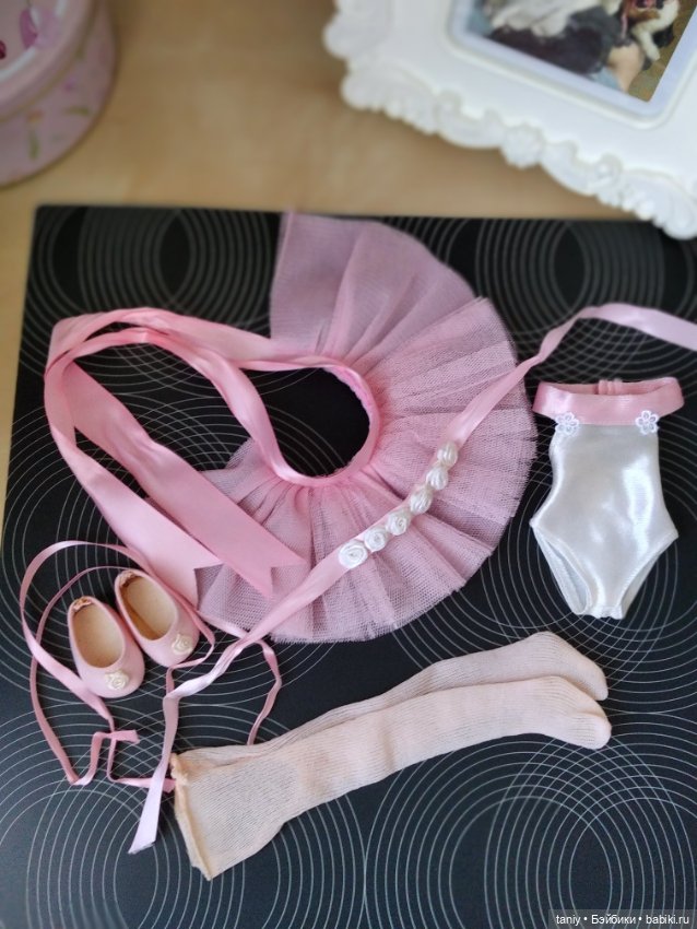 Фабричный аутфит Карлы Балерины Паола Рейна 2011 года