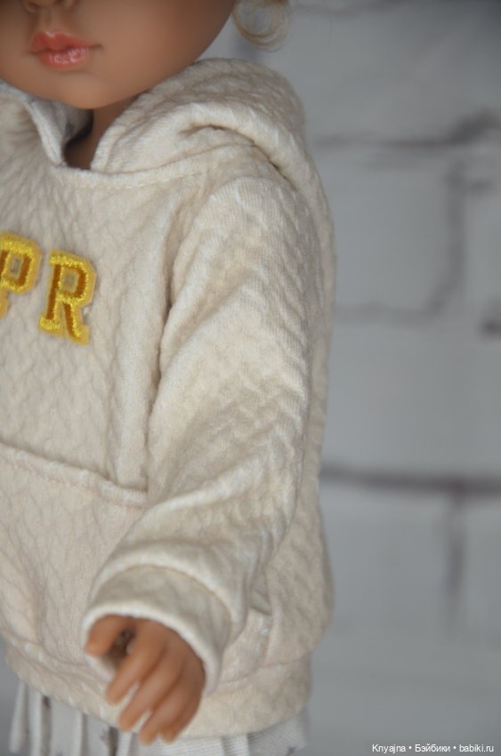 Новый полный аутфит Ньевес от Паола Рейна (фото 6)