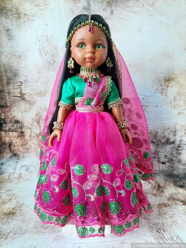 Карла-Нора в образе индианки