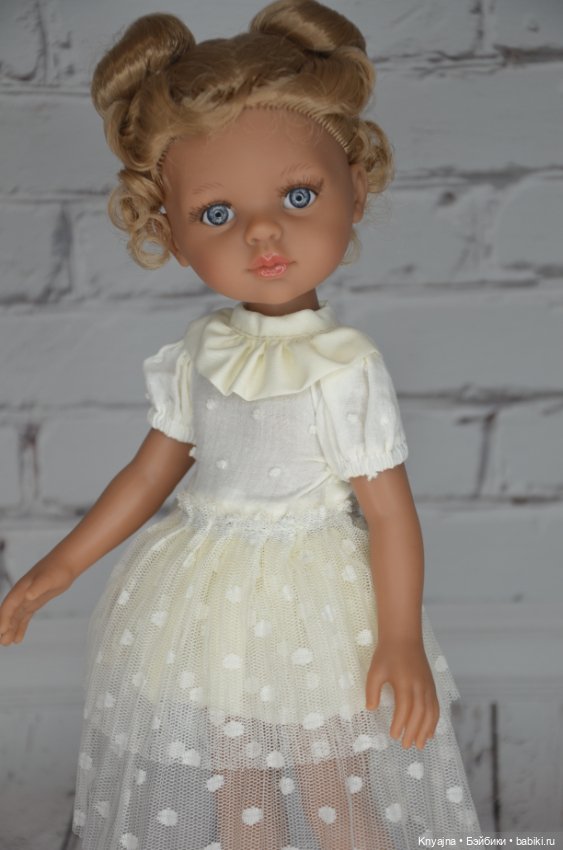 Фирменный аутфит Паола Рейна молочное платье и туфли (фото 2)