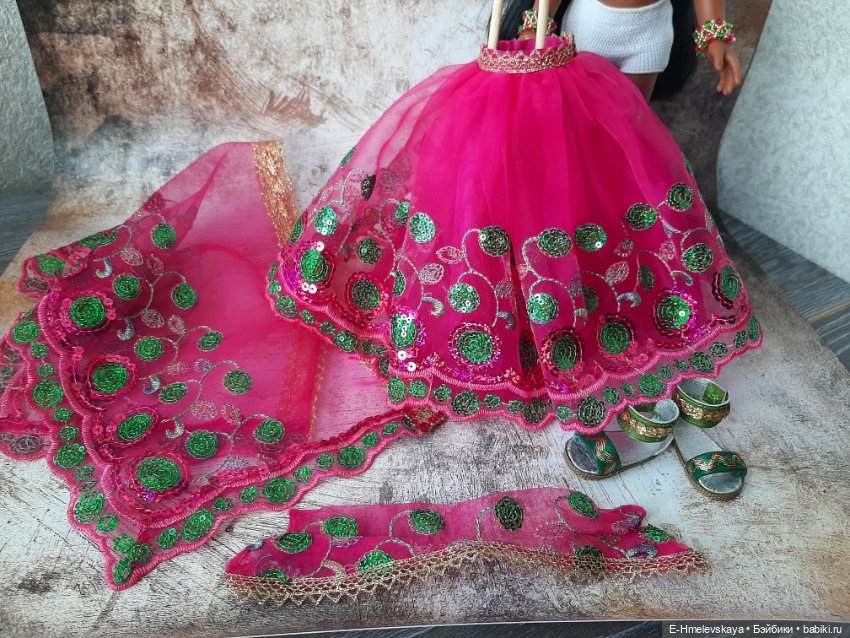 Карла-Нора в образе индианки (фото 8)