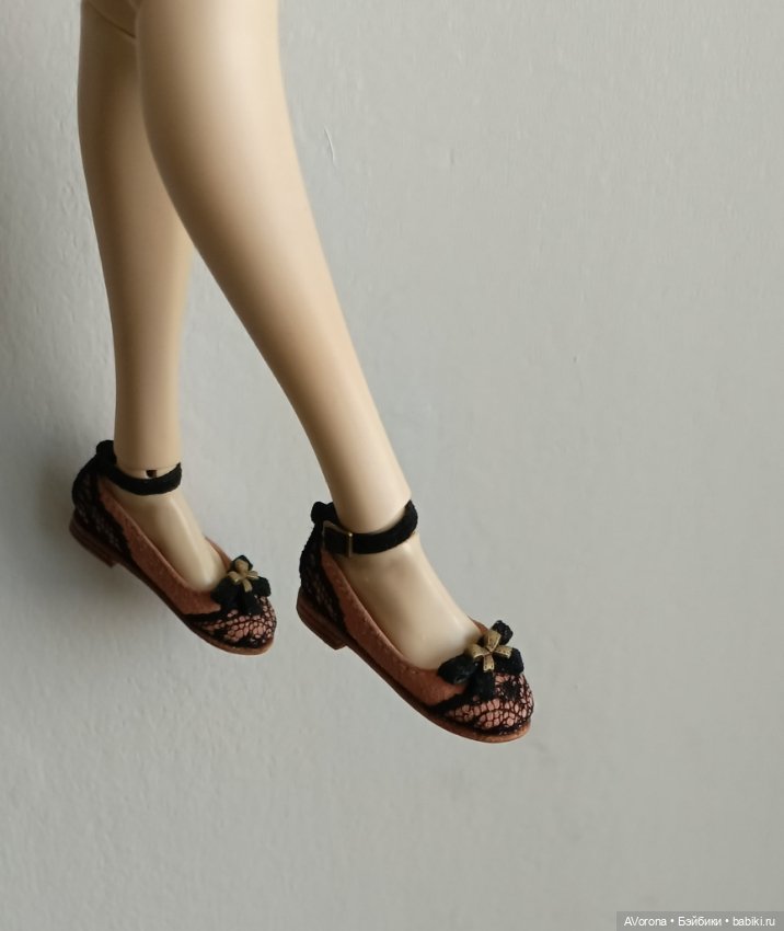 Туфли из натуральной замши с кружевом (фото 4)