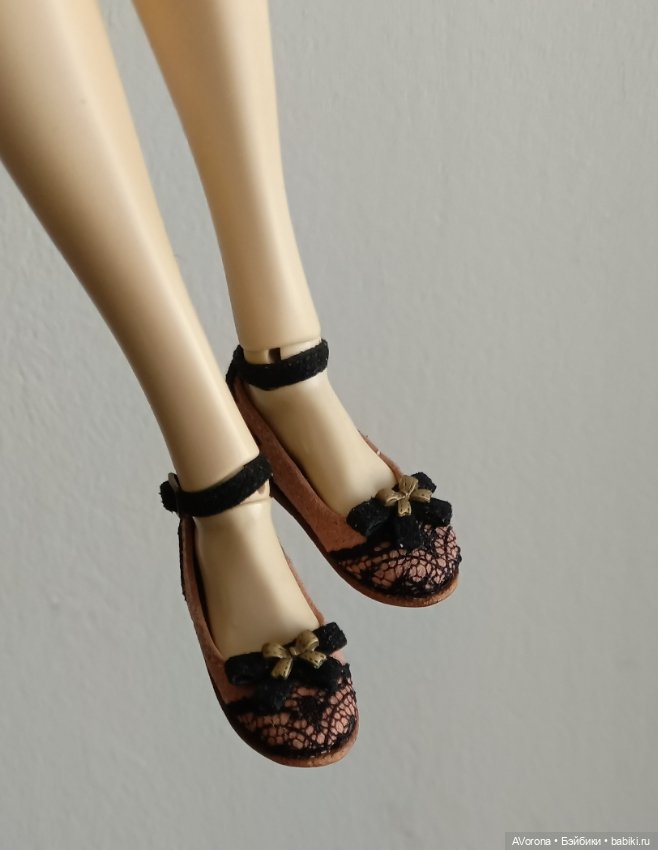 Туфли из натуральной замши с кружевом (фото 2)