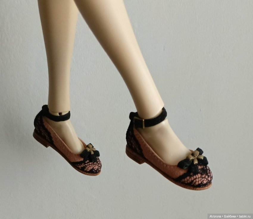 Туфли из натуральной замши с кружевом (фото 6)