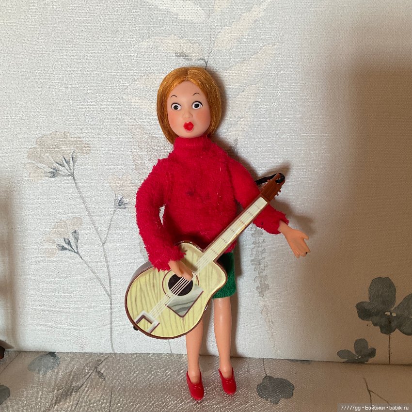 Гибкая гитаристка из прошлого