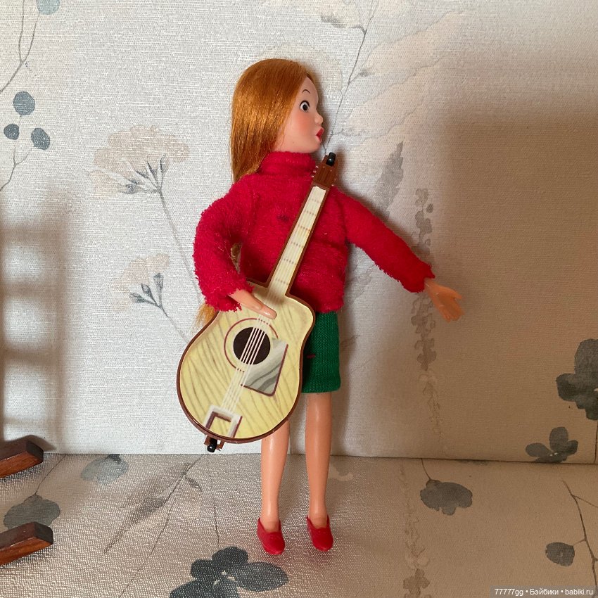 Гибкая гитаристка из прошлого (фото 6)