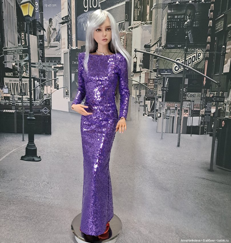 Платье из ткани с мелкими пайетками
