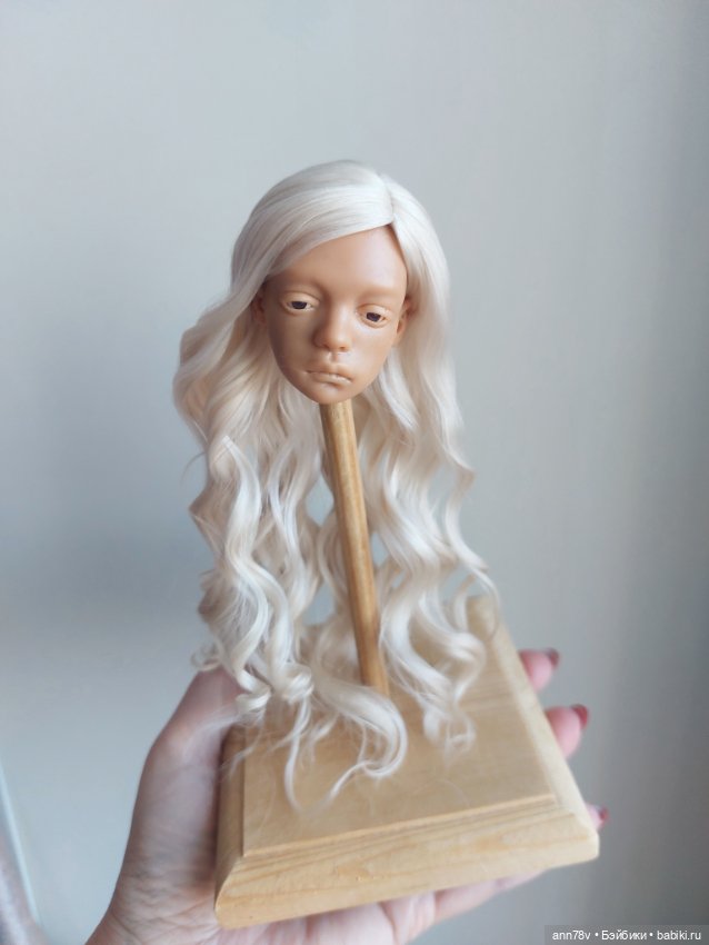 Парик из козочки для Птички Лоры, Китти, Адель, Чарли и им подобным головам, размером 10.5-11 см (фото 8)