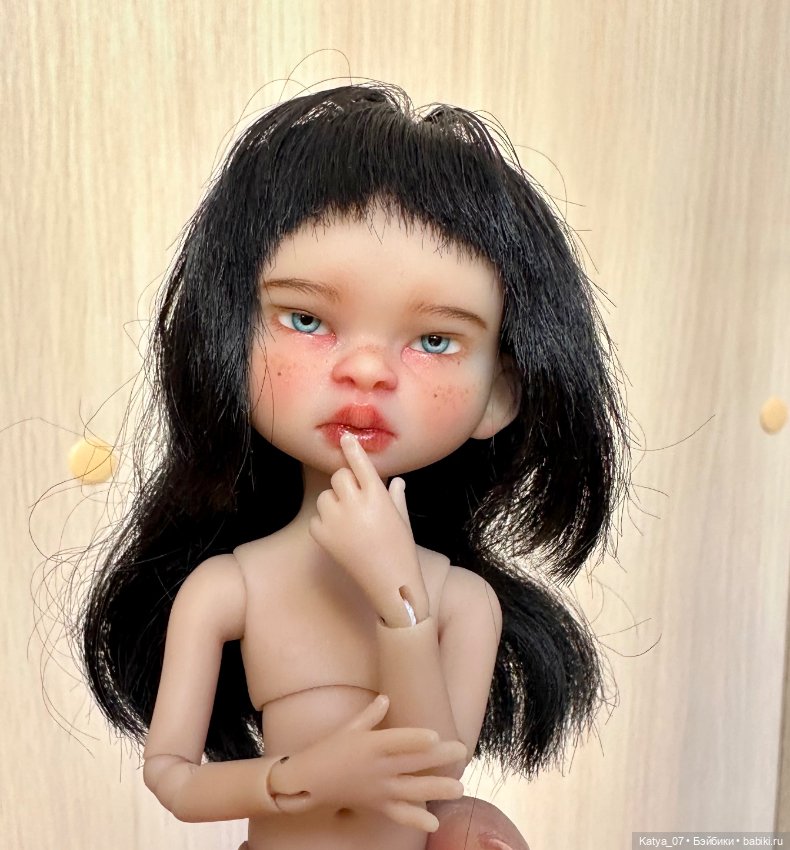 Уникальная Йоко с огромным гардеробом (фото 3)