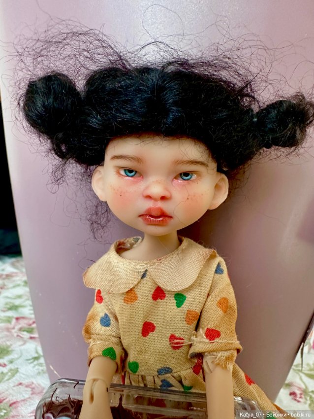 Уникальная Йоко с огромным гардеробом