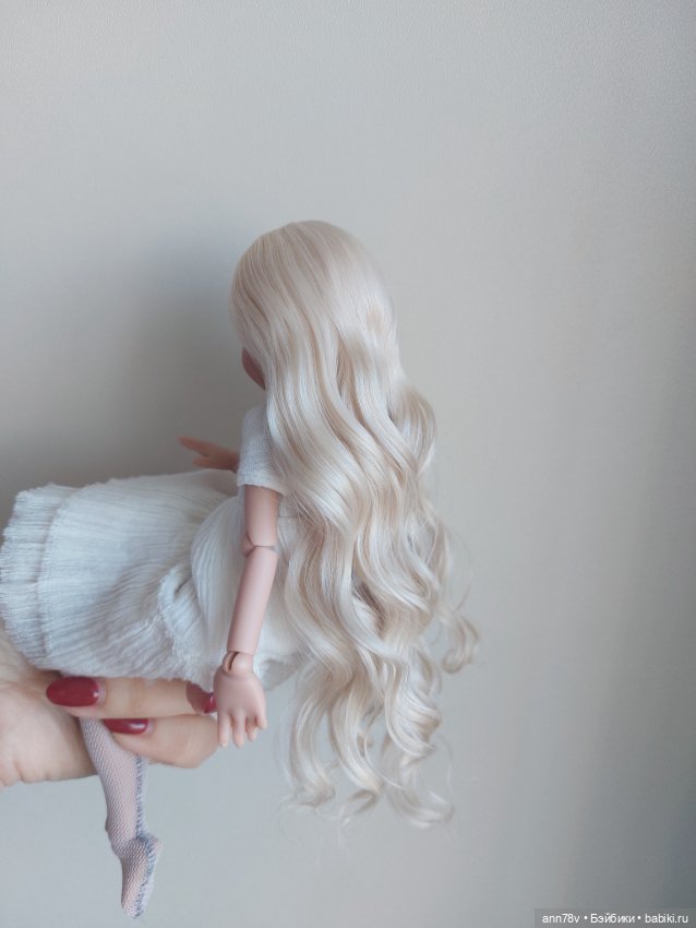 Парик из козочки для Птички Лоры, Китти, Адель, Чарли и им подобным головам, размером 10.5-11 см (фото 4)