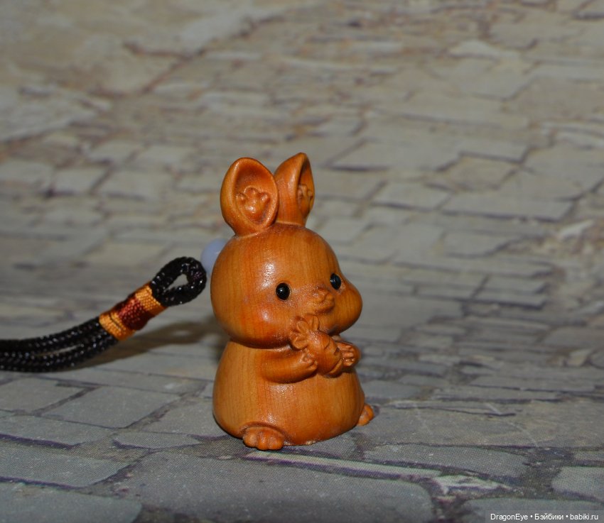 Зайчик-подвеска из дерева (фото 9)