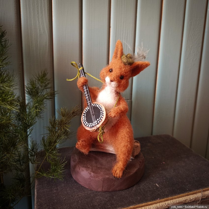 Бельчонок с гитарой — Авторские игрушки